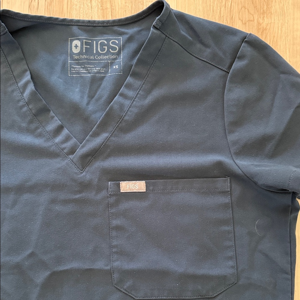 Figs Womens Dark Harbor Blue Catrina one pocket scrub top - Picture 2 of 4